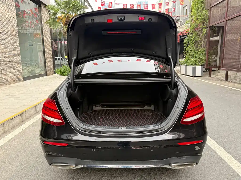 Mercedes-Benz E-Class 2020 — фото 13