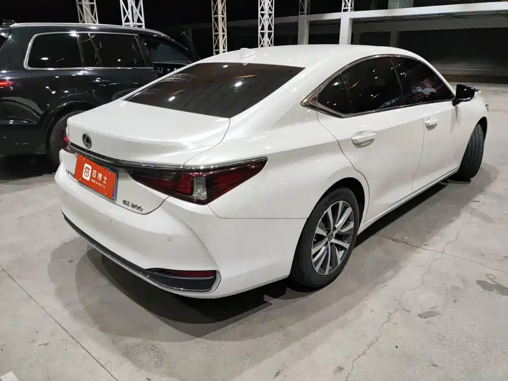 Lexus ES 2020 — фото 3