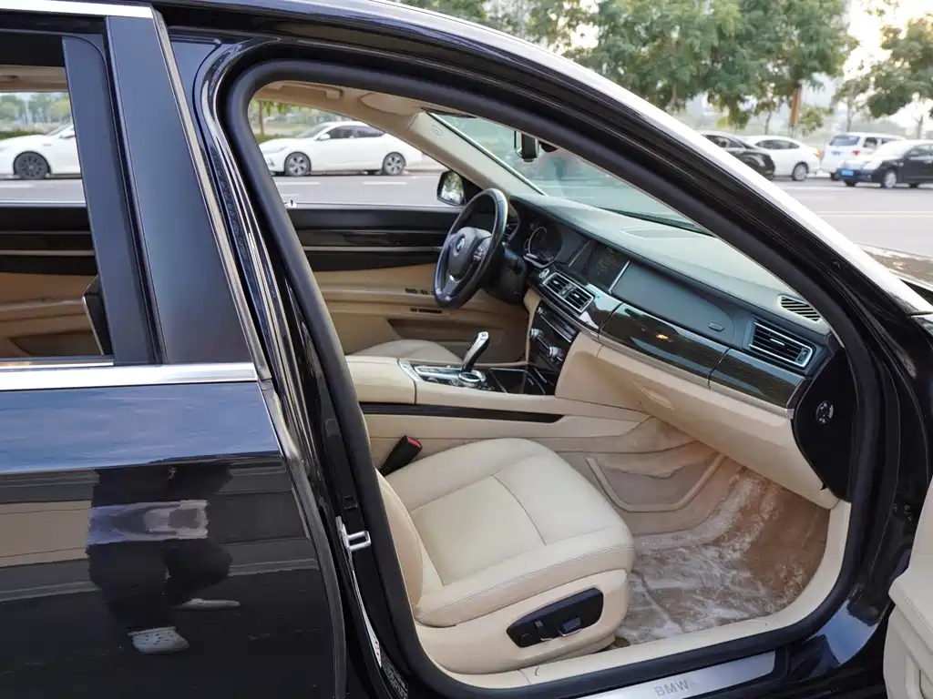 BMW 7 Series 2013 — фото 20