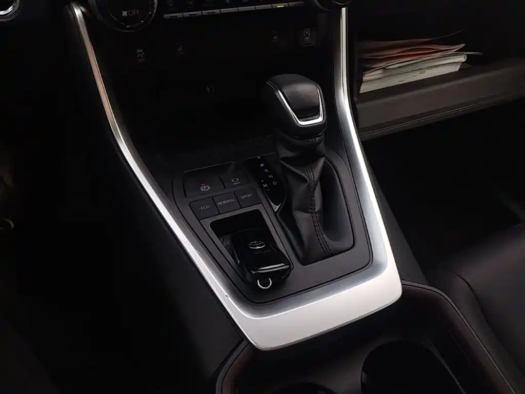 Toyota RAV4 2020 — фото 14