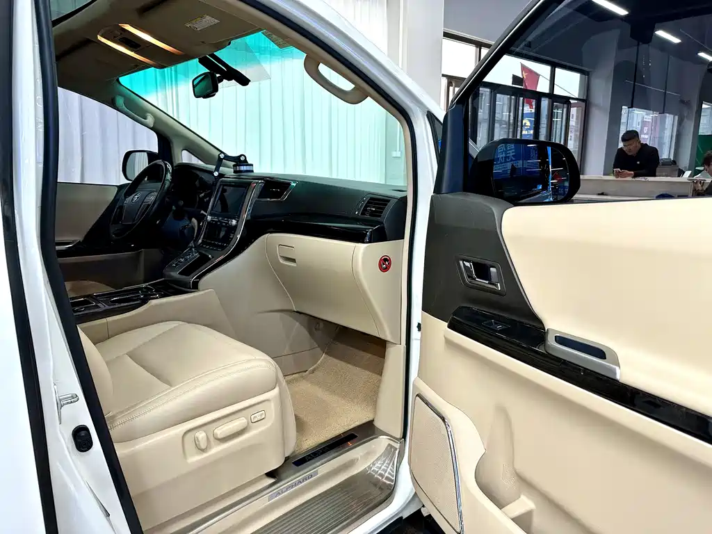 Toyota Alphard 2014 — фото 10