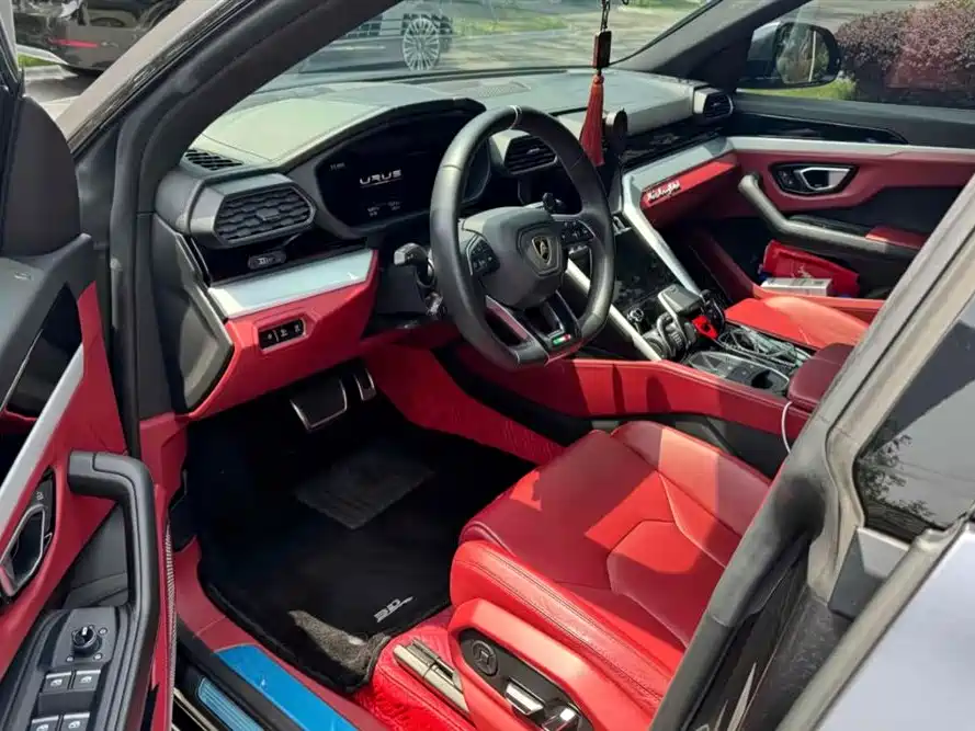 Lamborghini Urus 2019 — фото 11