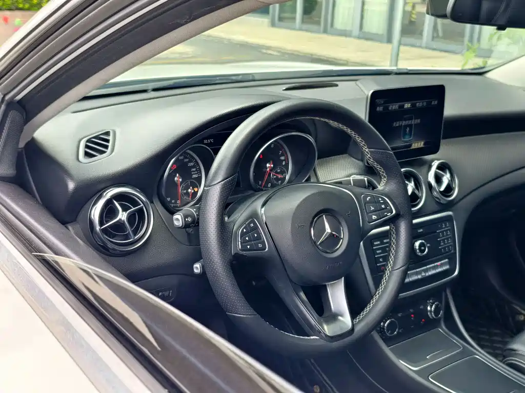 Mercedes-Benz GLA 2018 — фото 10
