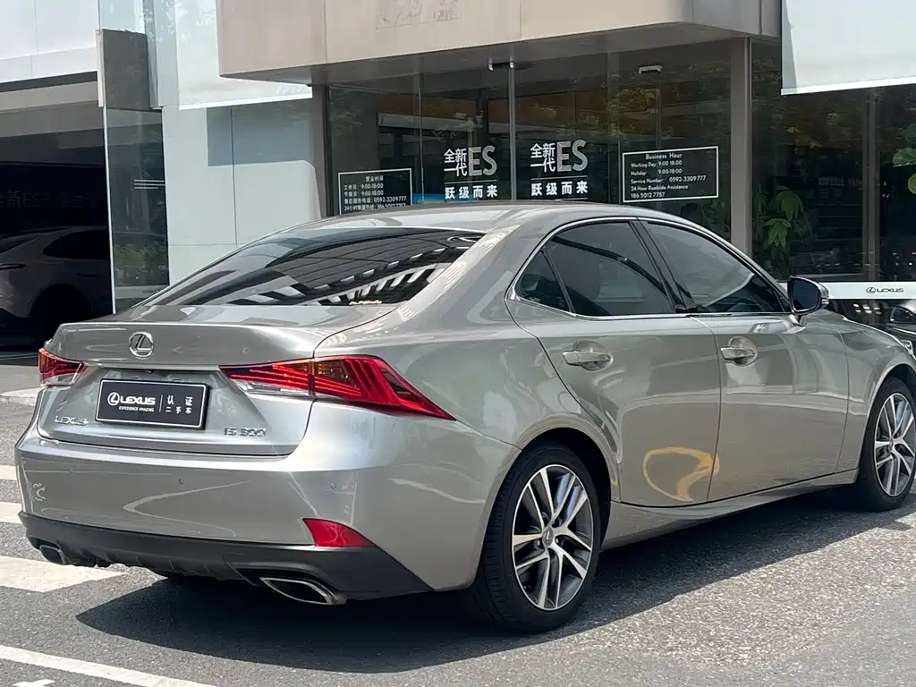 Lexus IS 2019
