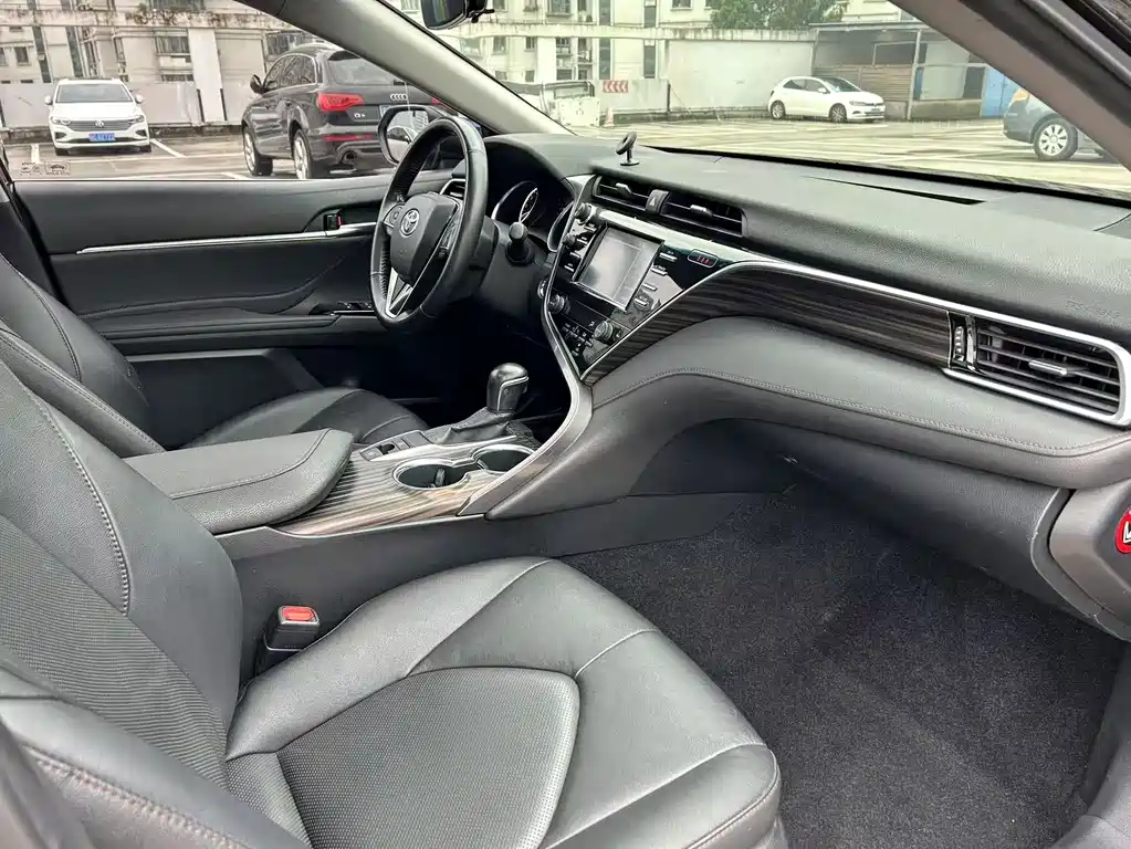 Toyota Camry 2018 — фото 17