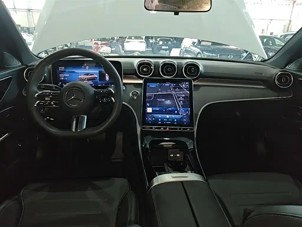 Mercedes-Benz C-Class 2024 — фото 10