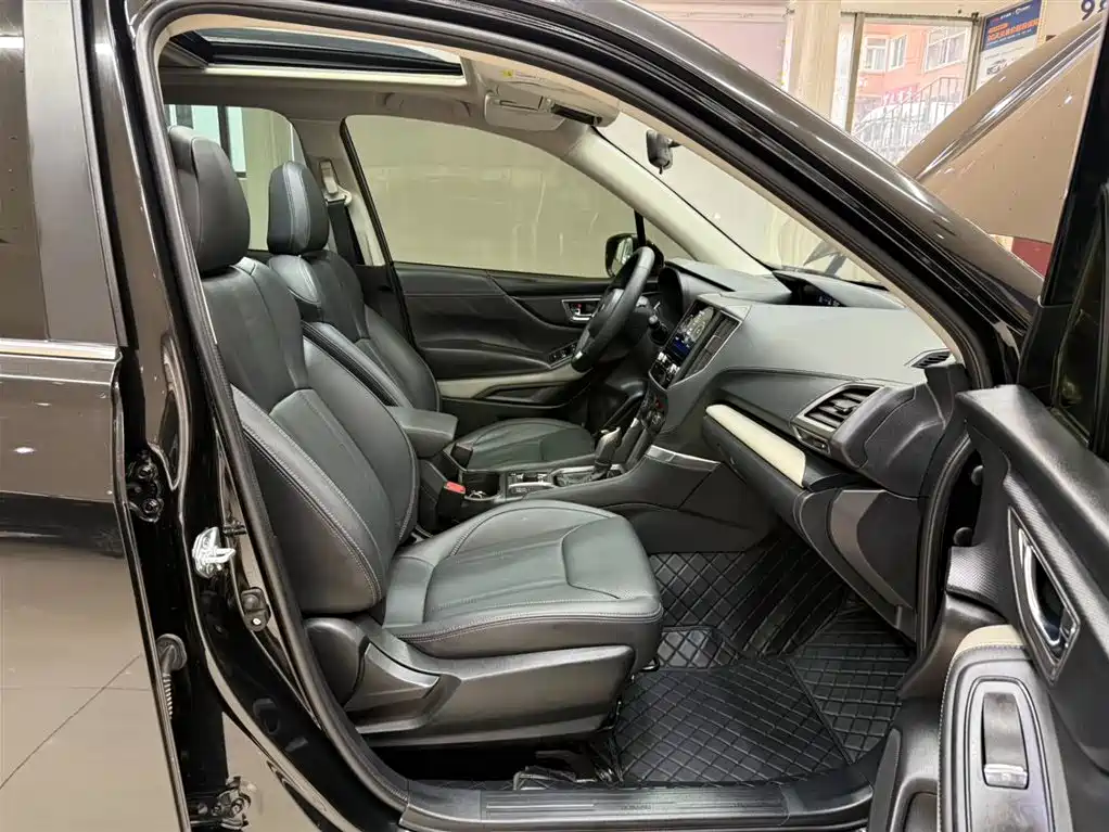 Subaru Forester 2023 — фото 21
