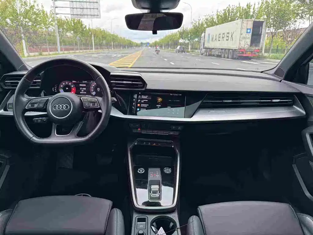 Audi A3 2023 — фото 18