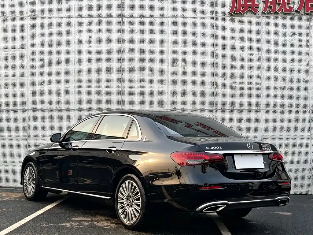 Mercedes-Benz E-Class 2023 — фото 6