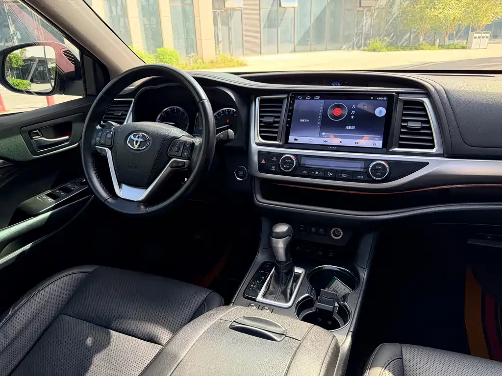 Toyota Highlander 2018 — фото 19