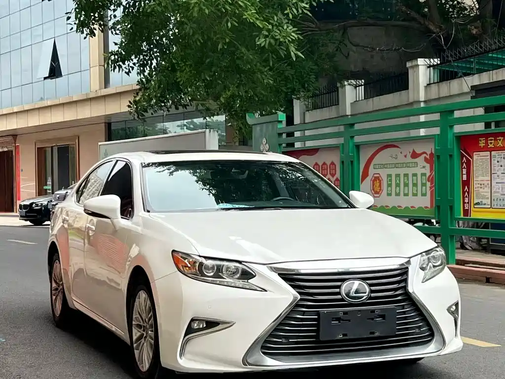 Lexus ES 2016 — фото 3