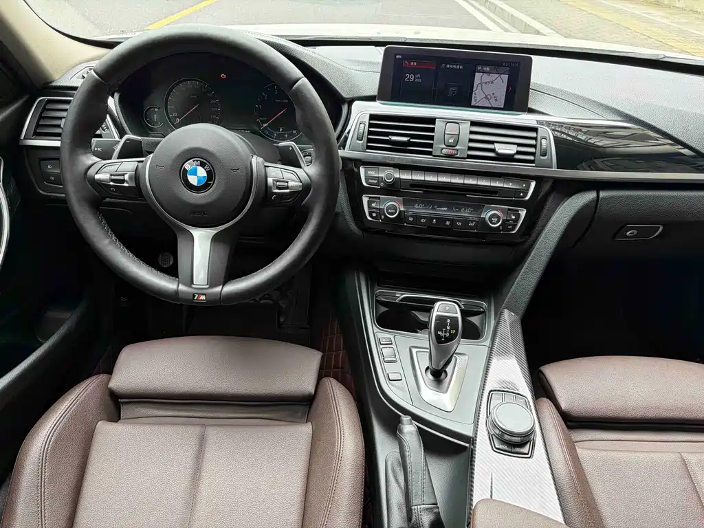 BMW 3 Series 2019 — фото 9