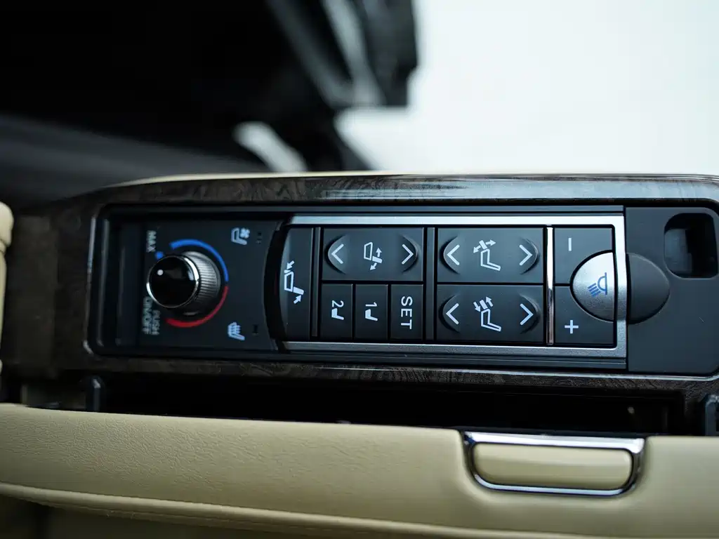 Toyota Vellfire 2020 — фото 17
