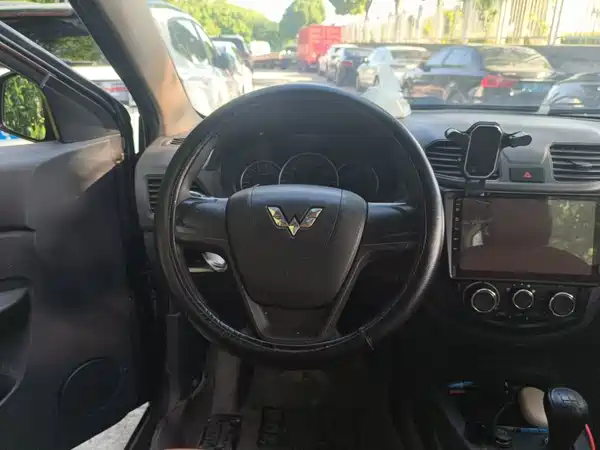 Wuling Hongguang 2017