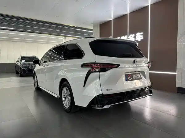 Toyota Granvia 2023