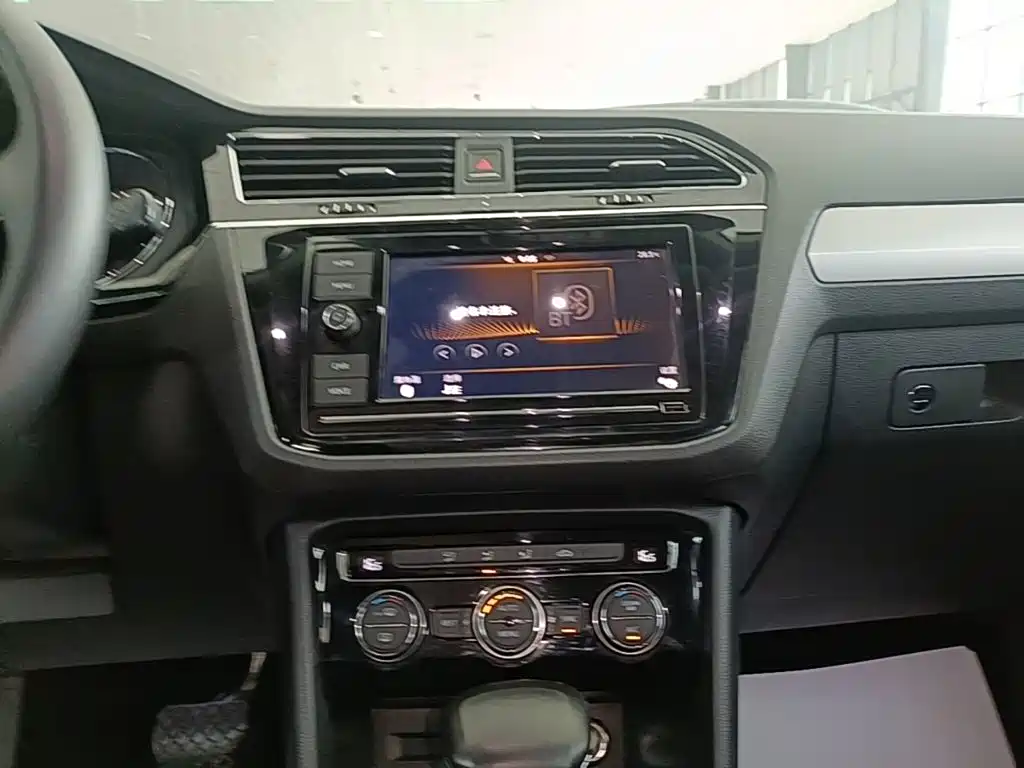 Volkswagen Tiguan L 2018 — фото 13