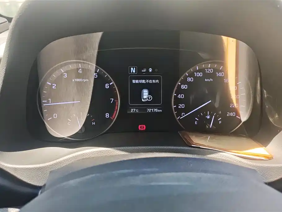 Hyundai Elantra 2016 — фото 14