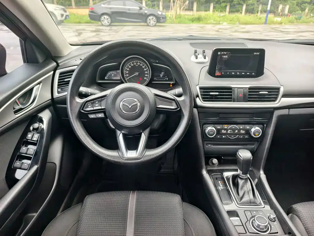 Mazda 3 Axela 2019 — фото 12