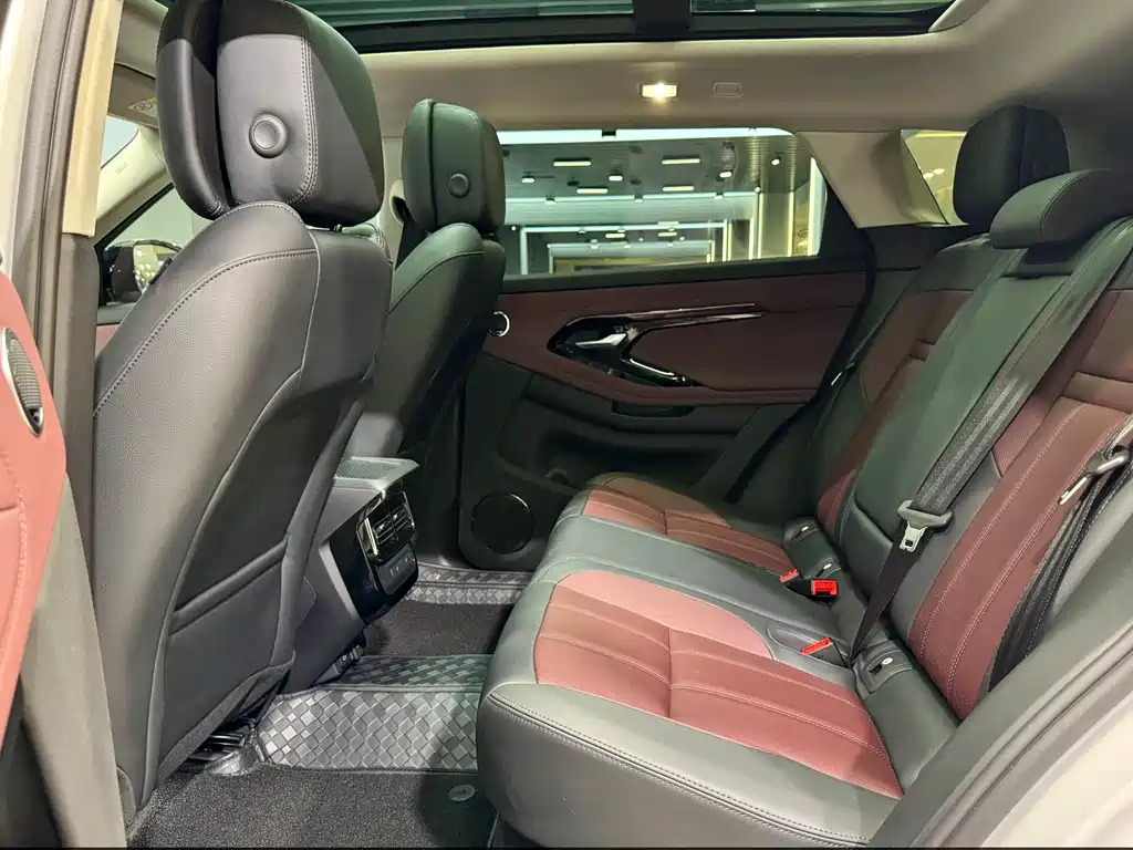 Land Rover Evoque 2024 — фото 9