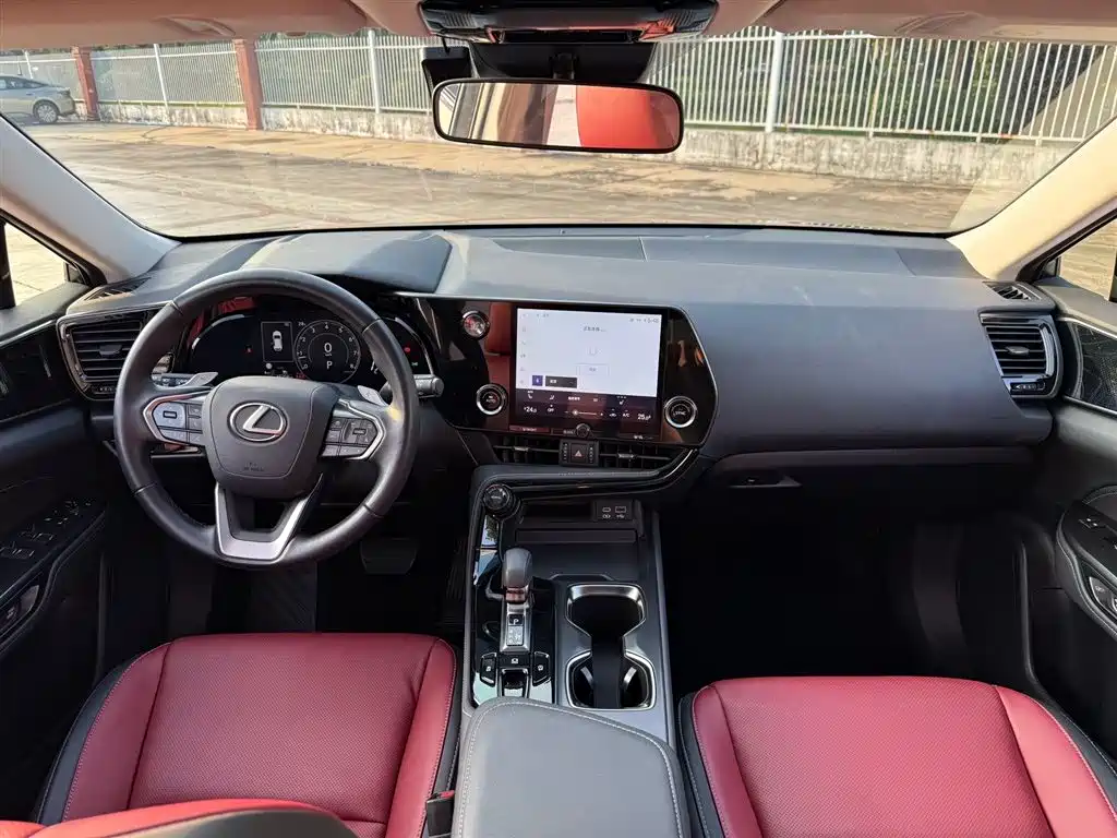 Lexus NX 2023