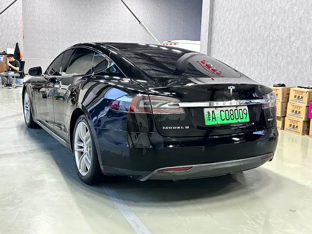 Tesla Model S 2015 — фото 5
