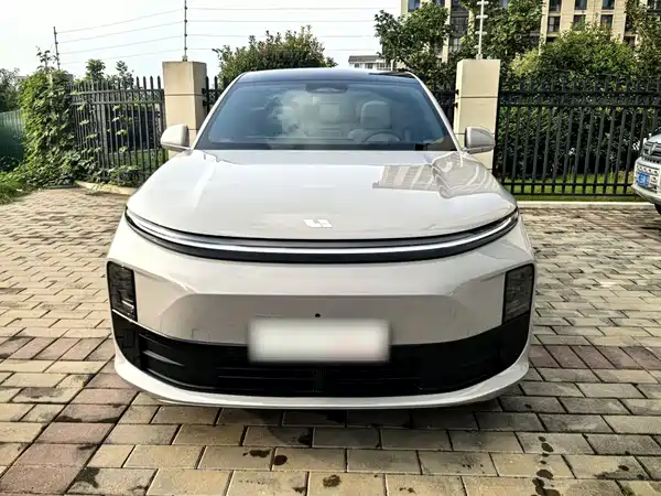 Li Auto L6 2025