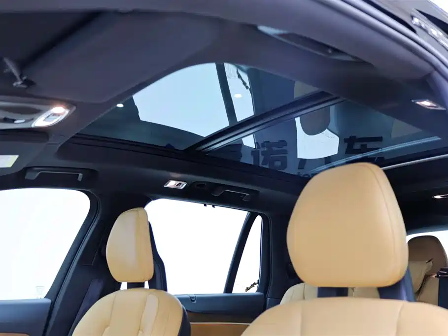 Volvo XC90 2018 — фото 27