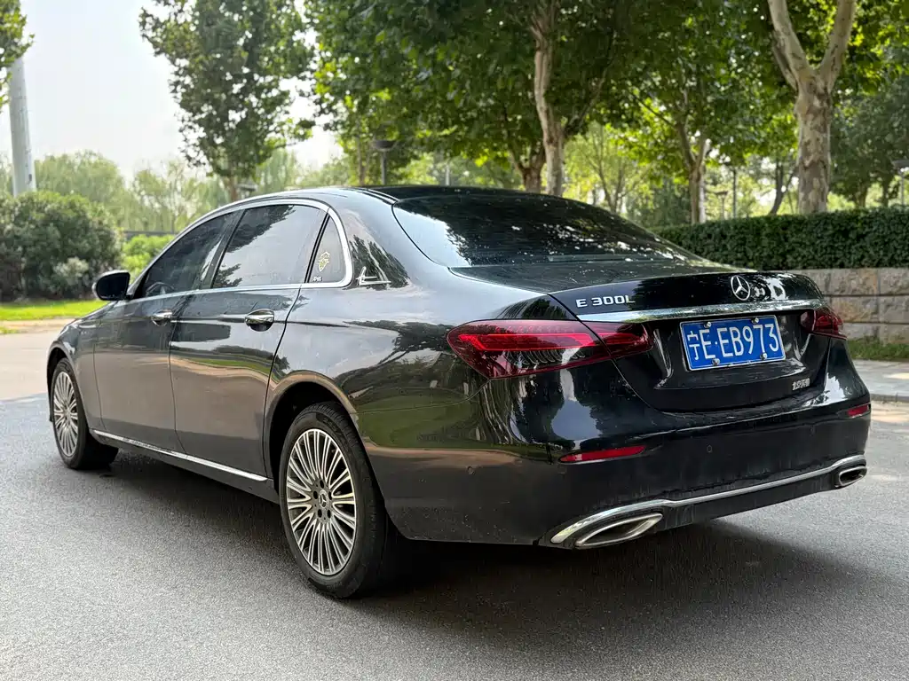 Mercedes-Benz E-Class 2023 — фото 9