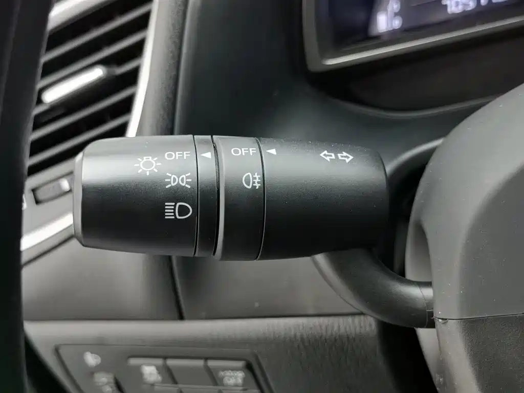 Mazda 3 Axela 2015 — фото 21