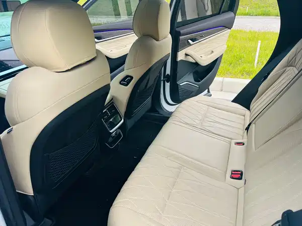 Geely Xingyue L 2025