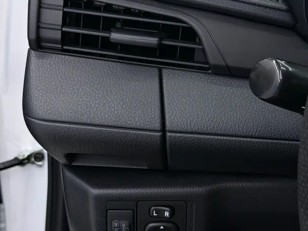 Toyota Yaris L 2022 — фото 12