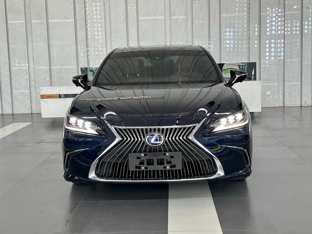 Lexus ES 2021