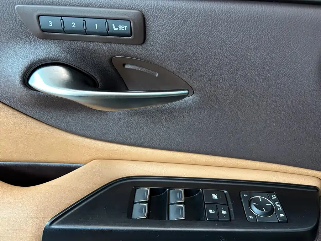 Lexus ES 2021 — фото 18