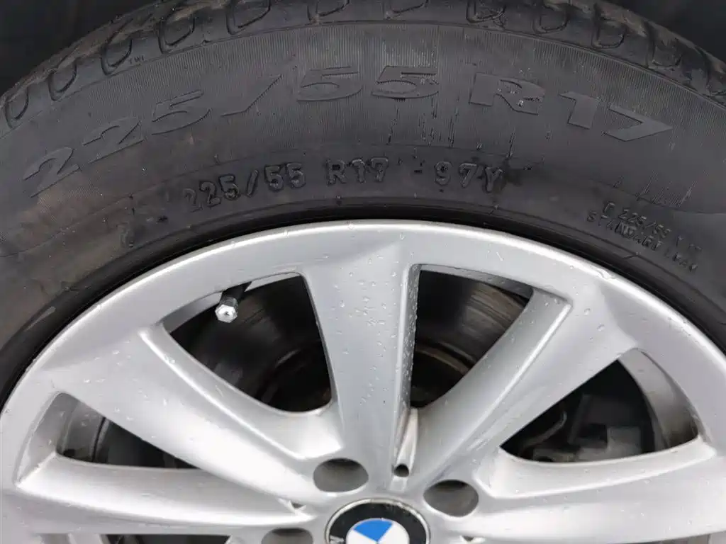 BMW 5 Series 2011 — фото 24