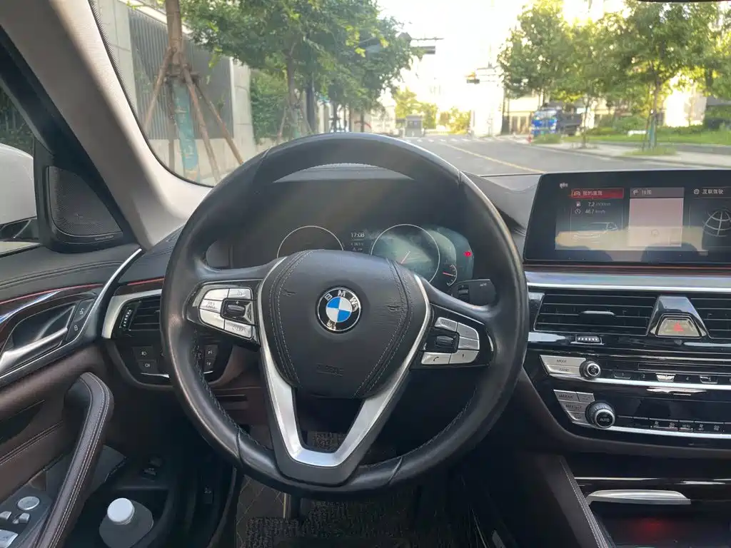 BMW 5 Series 2019 — фото 9
