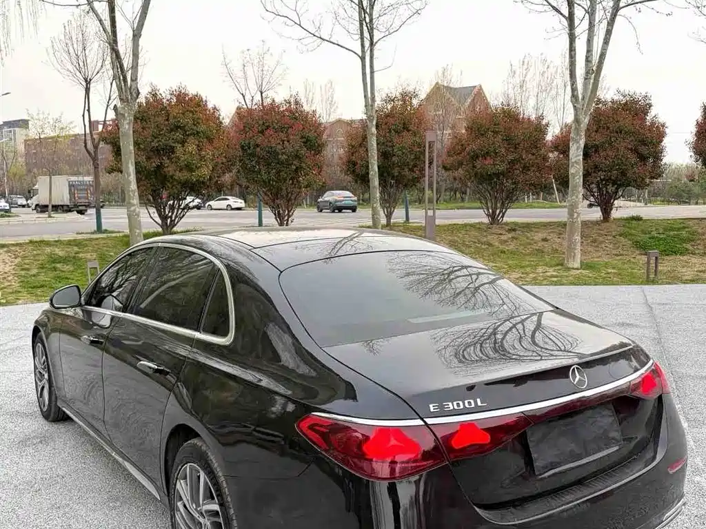 Mercedes-Benz E-Class 2024