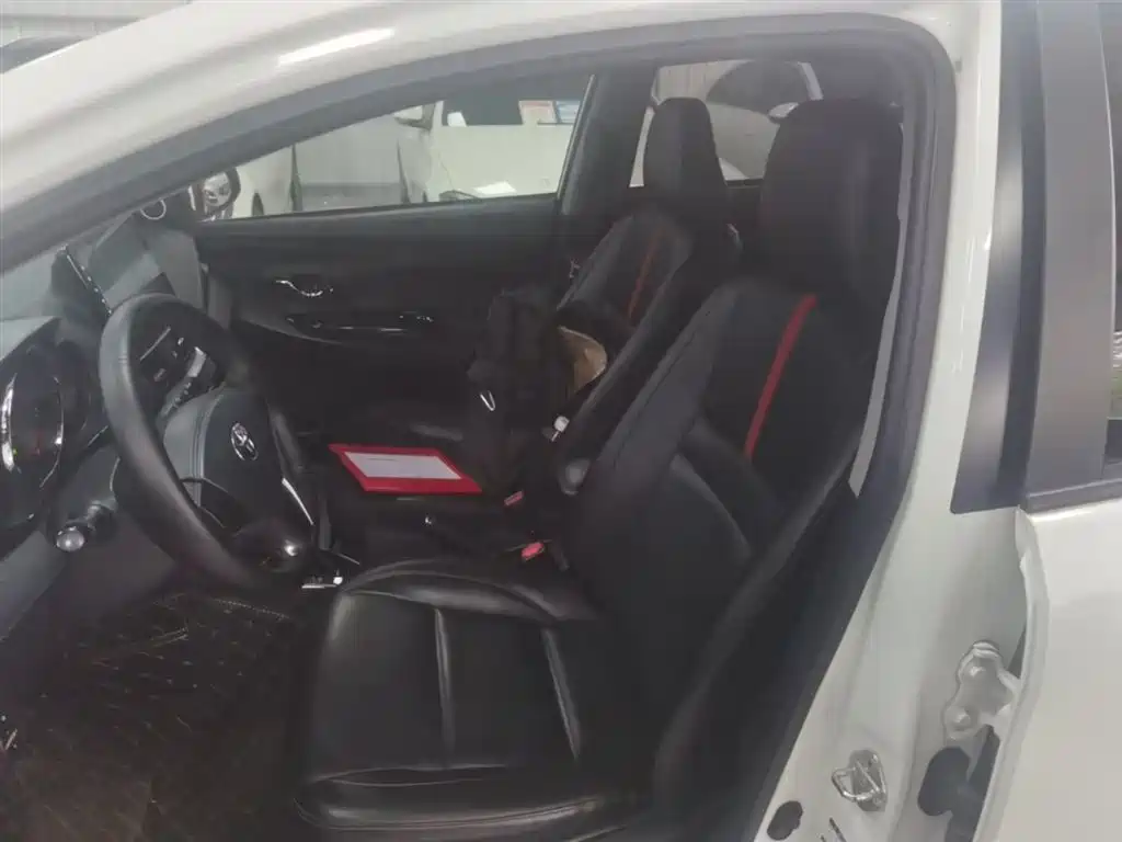 Toyota Yaris L 2020 — фото 15