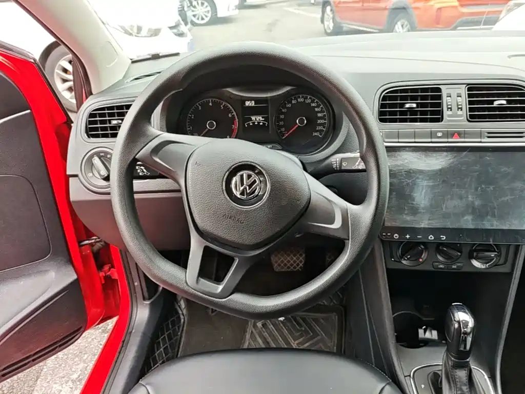 Volkswagen Polo 2016 — фото 11