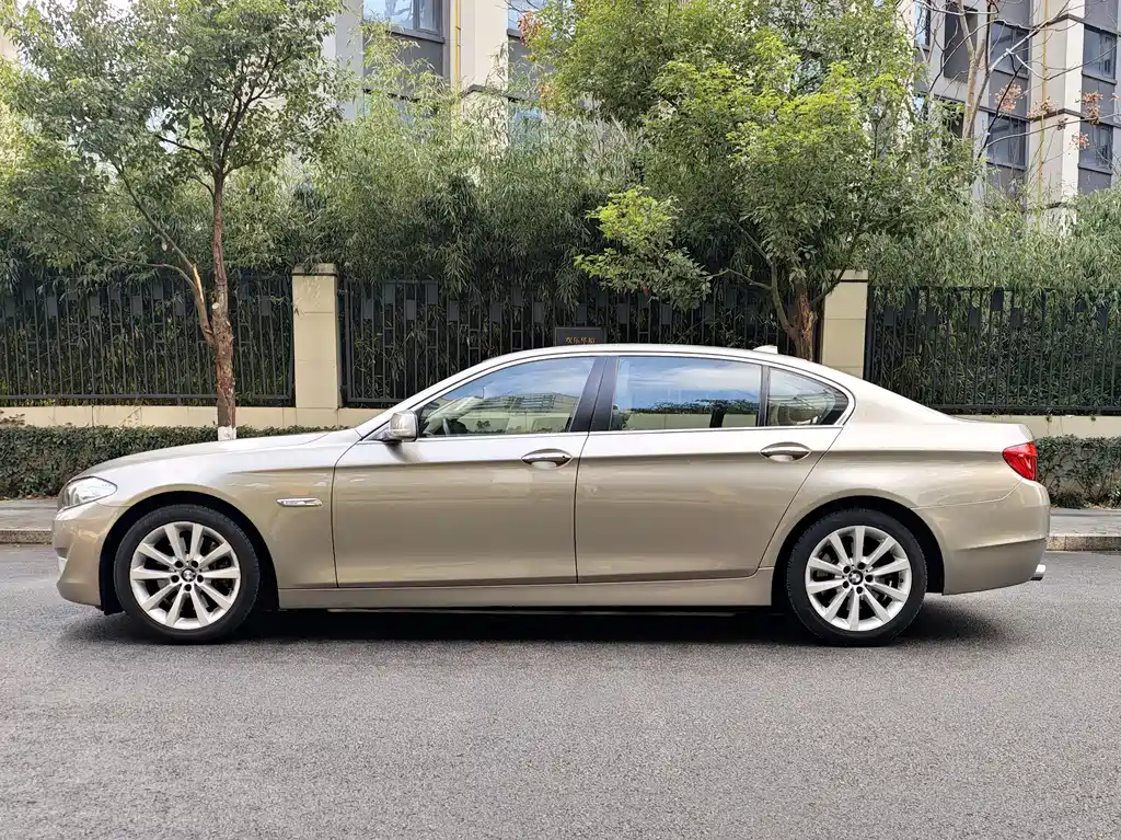 BMW 5 Series 2010 — фото 2
