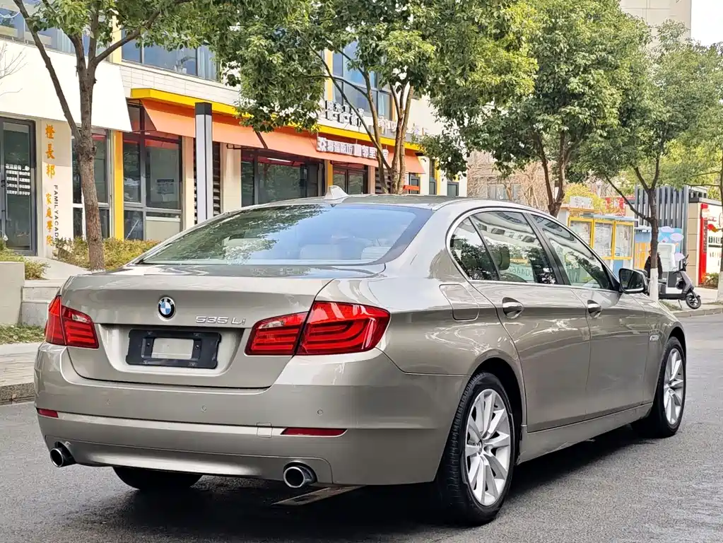 BMW 5 Series 2010 — фото 5
