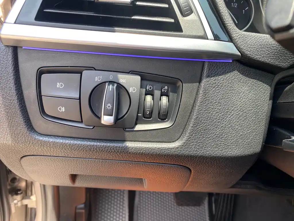 BMW 3 Series 2018 — фото 17