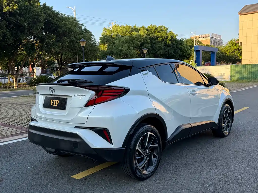 Toyota C-HR 2021 — фото 10
