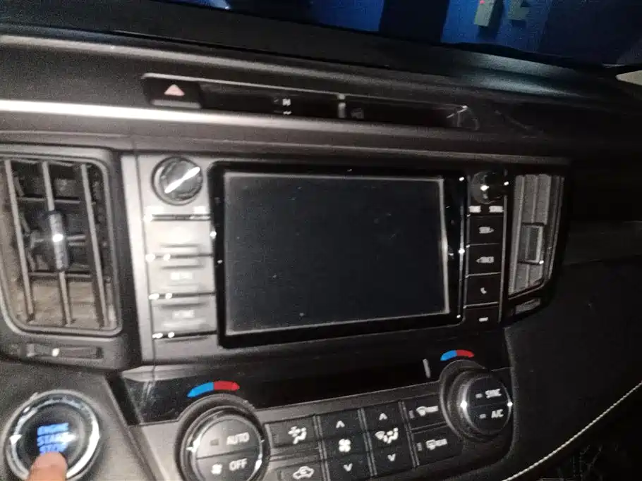 Toyota RAV4 2019 — фото 13