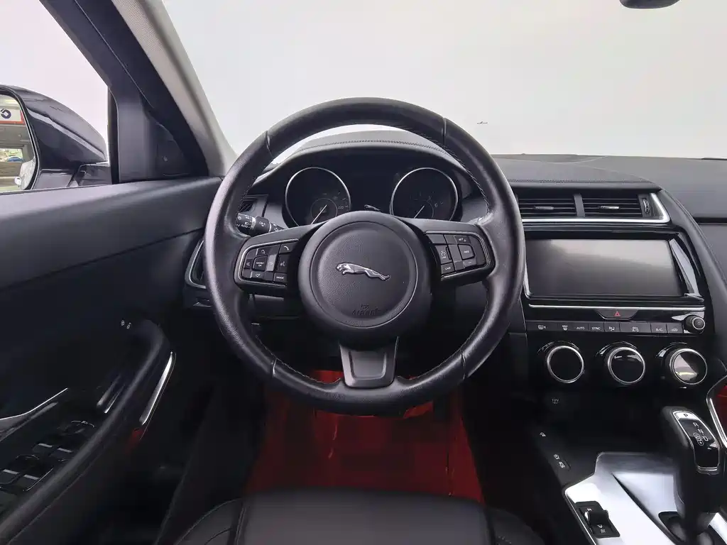 Jaguar E-PACE 2021 — фото 16