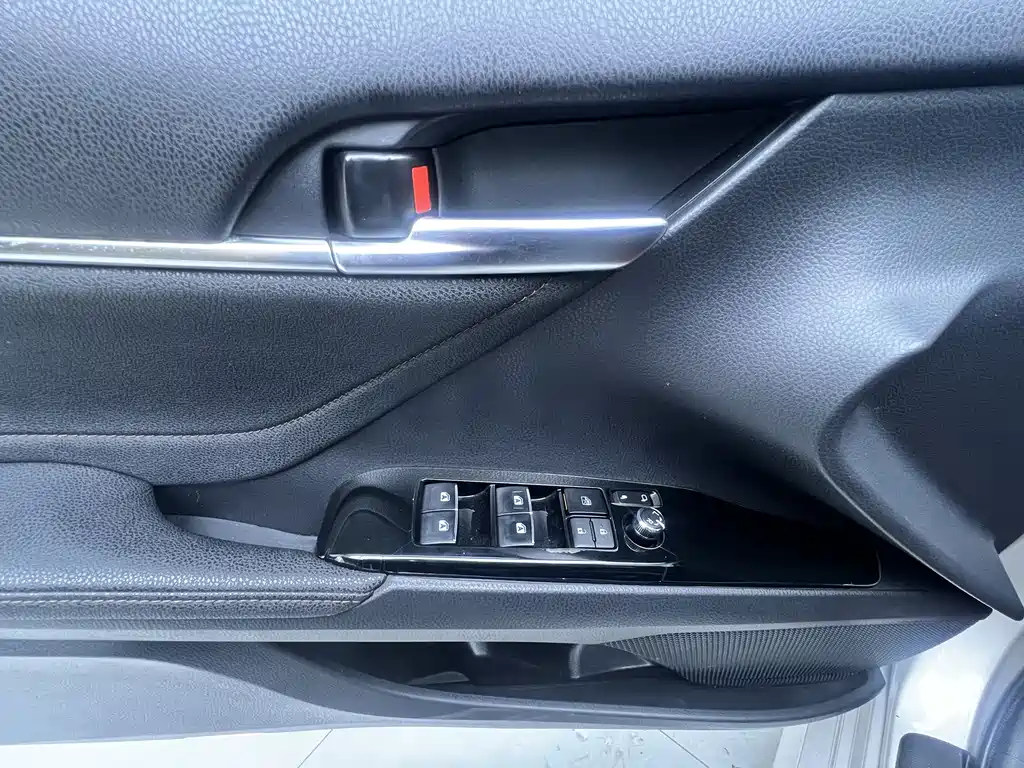 Toyota Camry 2020 — фото 16