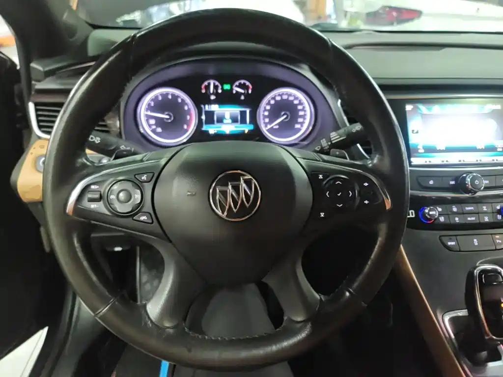 Buick LaCrosse 2017 — фото 11