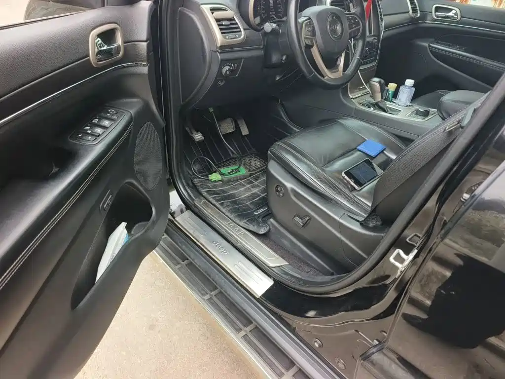 Jeep Grand Cherokee 2018 — фото 14