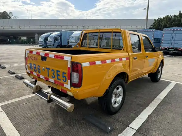 Nissan D22 2015