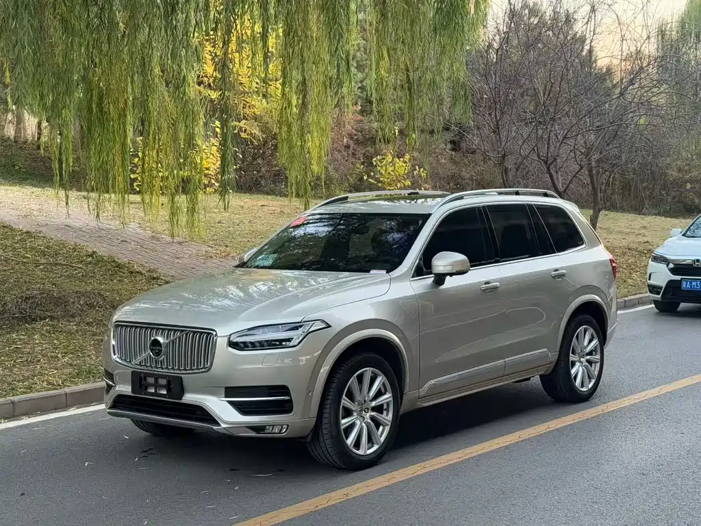 Volvo XC90 2016 — фото 1