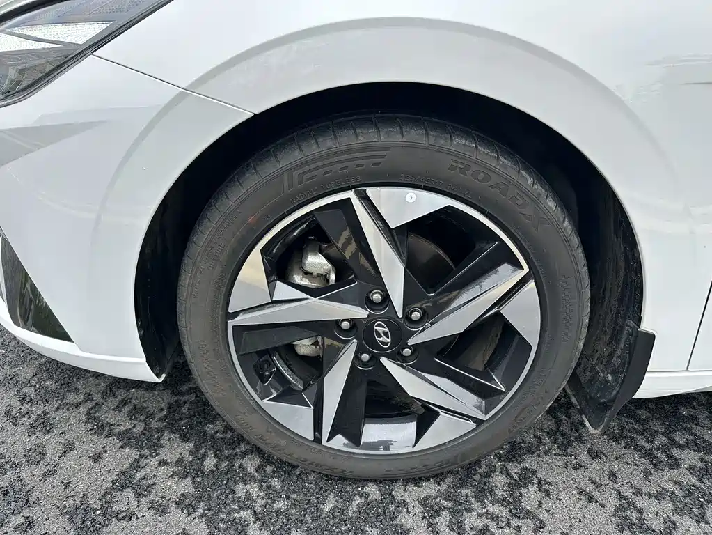 Hyundai Elantra 2022 — фото 12
